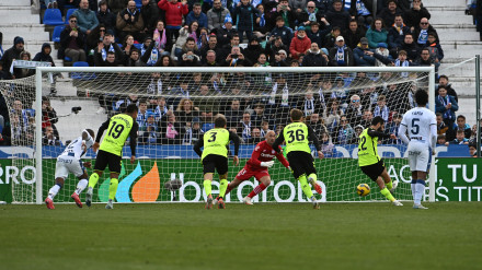 Isco marca de penalti