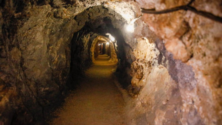 Una de las galerías de la Mina Rica del Pilar de Jaravía, que encierra la Geoda de Pulpí (Almería).POLITICA Marian León - Europa Press