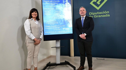 El portavoz del Equipo de Gobierno de la Diputación de Granada, Nicolás Navarro, y la diputada de Cultura y Educación, Pilar Caracuel, presentan la programación en Cuaresma en el Convento de la Concepción de Guadix