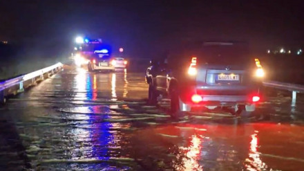 Más de una decena de carreteras secundarias cortadas en Sevilla.