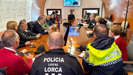 El alcalde preside la reunión de los servicios municipales ante la emergencia por lluvias en Lorca