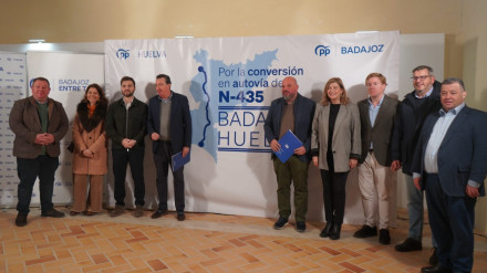 Representantes del Partido Popular de Huelva y Badajoz