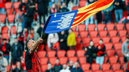 Muriqi ondea la bandera de Mallorca tras la victoria
