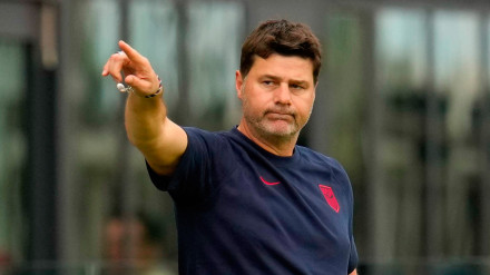 Mauricio Pochettino da órdenes desde el banquillo de la selección norteamericana