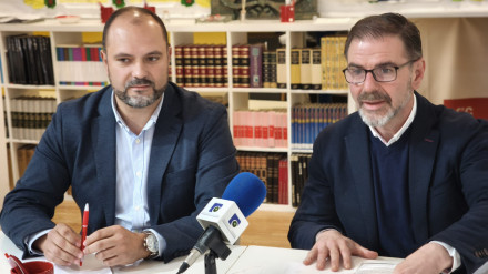 Bernardo Fernández y Ángel Mato este martes en la sede del PSOE en Ferrol