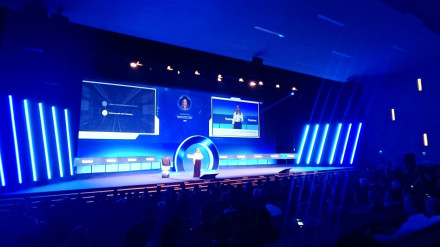 Sasha Subel (AWS) durante su intervención en The Wave