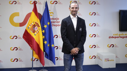 Alejandro Valverde posa en la gala del CSD en la que se ha hecho oficial su nombramiento.