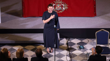 19/03/2025 Niña Pastori agradece al público los aplausos tras interpretar 'Cai' en el acto por el Día de la Provincia de la Diputación de Cádiz en el Oratorio San Felipe Neri.POLITICA NACHO FRADE/EUROPA PRESS