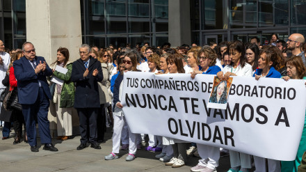 Minuto de silencio en el Hospital Universitario de Burgos, donde trabajaba la mujer hallada muerta en Salinillas de Bureba