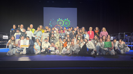 Integrantes del CPR Ayala con las autoridades en el Pazo da Cultura de Narón