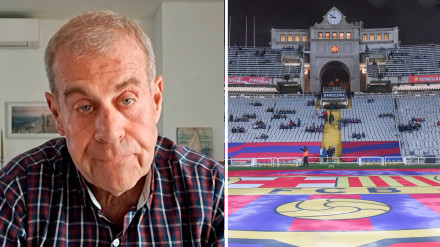 Tomás Guasch, y el escudo del Barcelona en el centro del campo del estadio de Montjuic