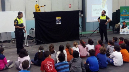 Los agentes Carlos Ruiz y Jesús Lima durante una de sus clases