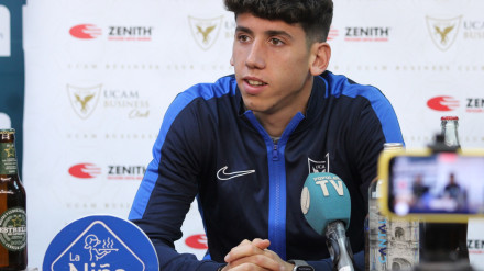 Luque, jugador de UCAM CF