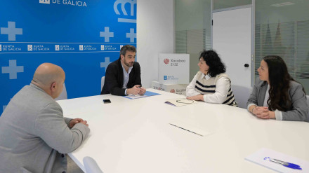 Diego Calvo se reunió este viernes con la alcaldesa y concejales de Cariño