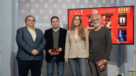 El delegado de Cultura, acompañado por el presidente del Cine Club Forum, Ángel Briz, y el programador, David Garrido