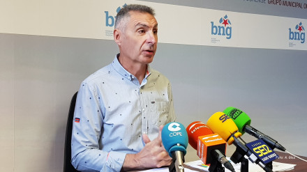 El portavoz del BNG, Luis Seara, comparece ante los medios de comunicación