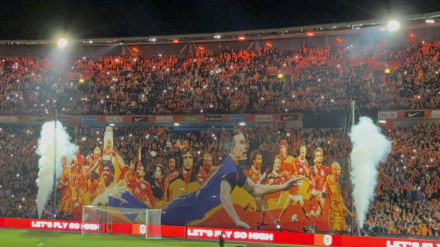 Tifo de los holandeses en el partido frente a España