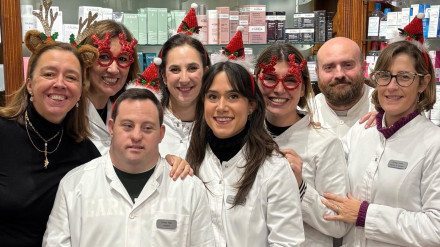 Gonzalo y sus compañeros de la Farmacia Migoya