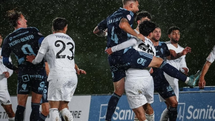 Saveljich estrelló un balón en el poste