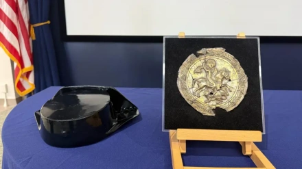 Medallón expoliado y entregado a España