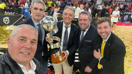 Joaquín Buendía durante la celebración del título