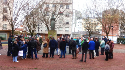 La concentración se celebró este lunes en la plaza