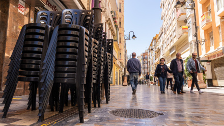 Sillas en la Calle Mayor de Cartagena