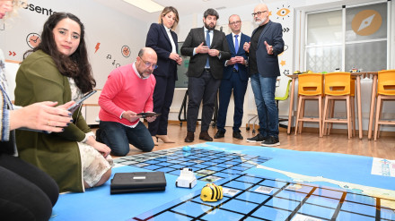 Miras visita Aula del Futuro