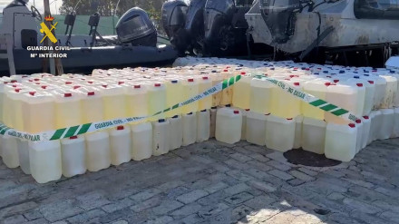 Las 433 garrafas de combustible intervenidas en una finca de Lepe