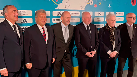 Joan Laporta y Rafael Louzán, en el centro de la imagen