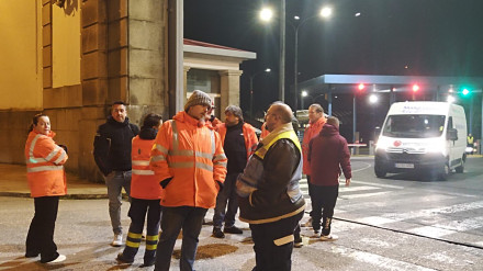 Los trabajadores a las puertas del astillero de Ferrol