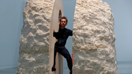 Abraham Poincheval antes de su encierro en la escultura 'Pierre' (piedra) en el Palais de Tokyo, este 22 de febrero de 2017.