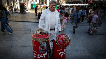 Guillermo Pelayo en la Plaza de España de Avilés