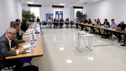 Los participantes en este encuentro en una sala del CIS de A Cabana