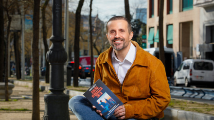 Curro Cañete, con su último libro