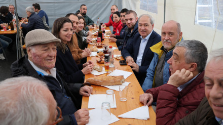 Iván Castro y José Tomé, acompañados por otros cargos y militantes socialistas de la provincia de Lugo