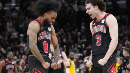 Los Bulls celebran la victoria frente a los Lakers