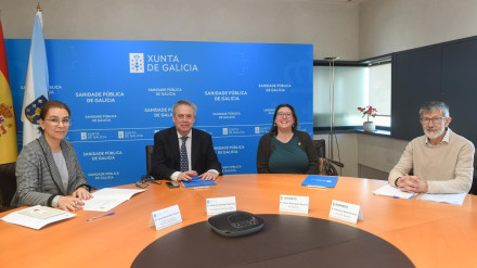 Reunión entre directivos de ASPANAES y el conselleiro de Sanidade, Antonio Gómez Caamaño