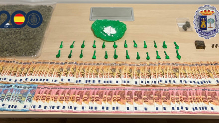 Alijo de drogas y dinero procedente de su venta en Puerto Lumbreras