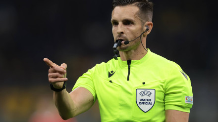 Carlos del Cerro Grande, durante un partido como árbitro.