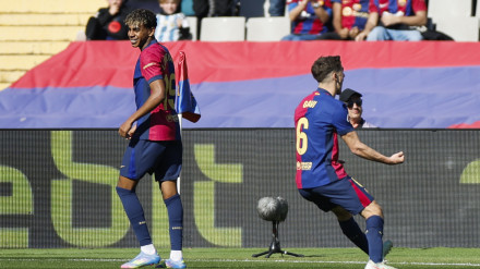 Los jugadores del Barcelona celebran el primer gol ante el Girona