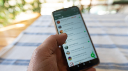 Teléfono móvil con aplicación de WhatsApp
