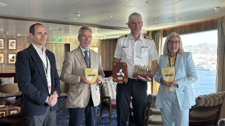 Llega por primera vez a Motril el crucero Seabourn Venture