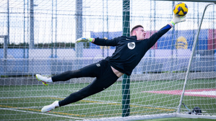 El portero del FC Barcelona Marc-André ter Stegen en un entrenamiento en solitario
