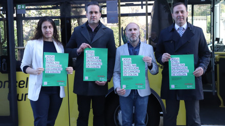 El alcalde de Ourense, Gonzalo Jácome; la concejala de Asuntos Sociales, Tamara Silva; el presidente de la AECC de Ourense, Germán Rodríguez-Saá; y el gerente de Avanza, José María Díaz