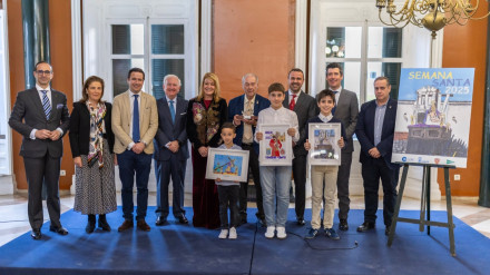 Premiados y participantes del IV Concurso del Cartel Infantil de Semana Santa y el Reconocimiento Cofrade 2025