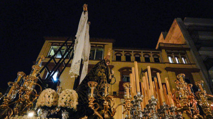 Hermandad de la Soledad de San Lorenzo a su llegada al comienzo de la Carrera Oficial
