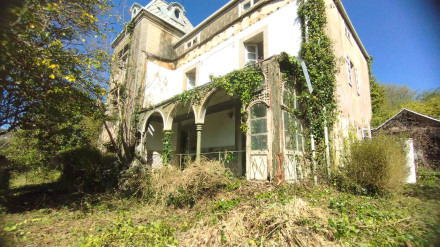 Estado actual que presenta la Casa San Román, en Xuvia