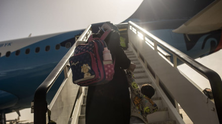 Los 13 menores han llegado a Zaragoza acompañados de sus familias.