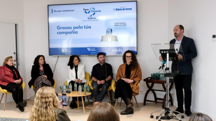 Xose Merelles durante su disertación este jueves en la Sala Curuxeiras de Ferrol